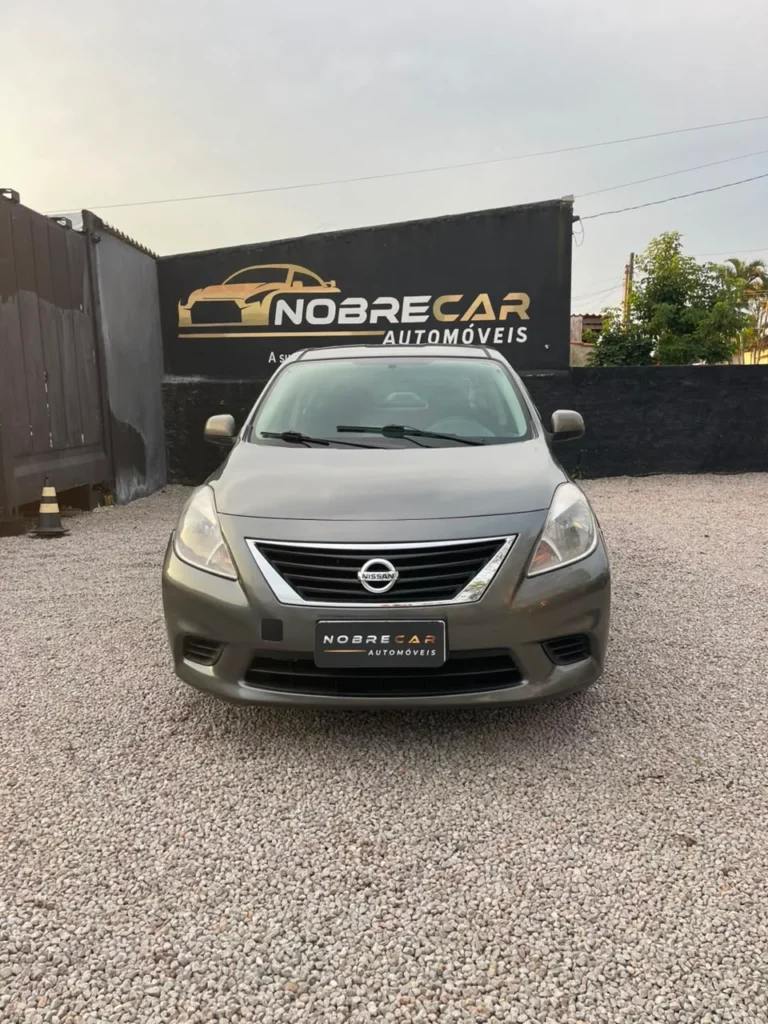 Nissan Versa SV 1.6 2013