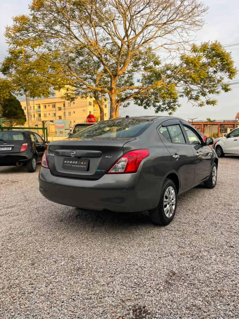 Nissan Versa SV 1.6 2013