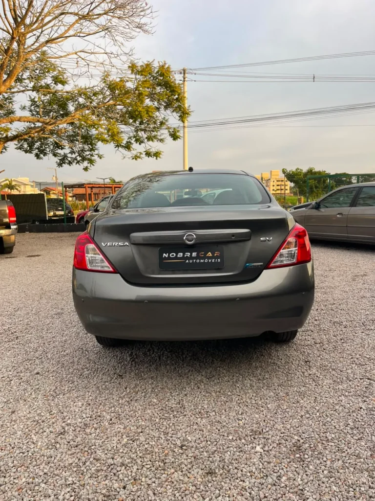 Nissan Versa SV 1.6 2013