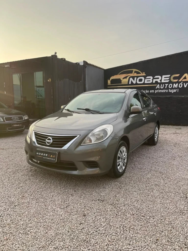 Nissan Versa SV 1.6 2013