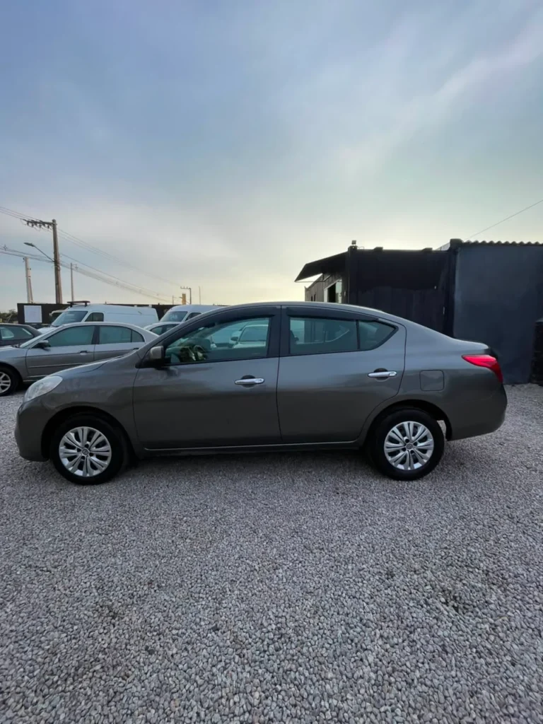 Nissan Versa SV 1.6 2013