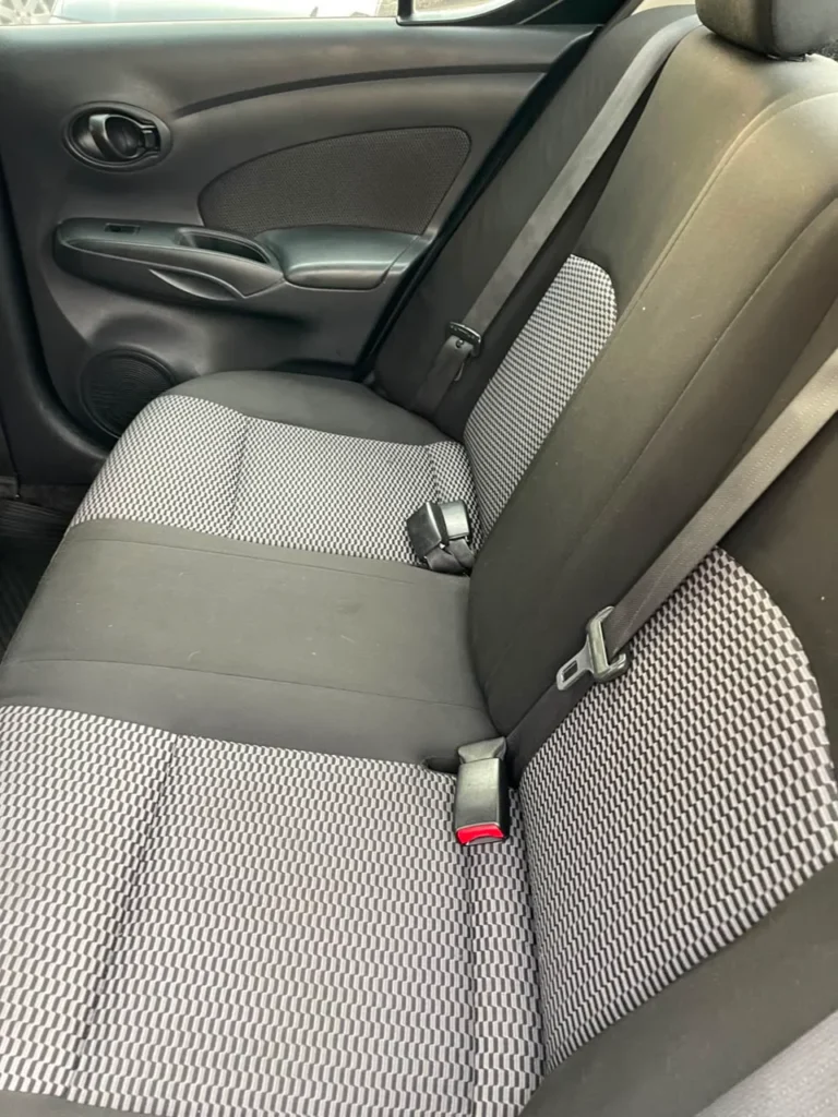 Nissan Versa SV 1.6 2013