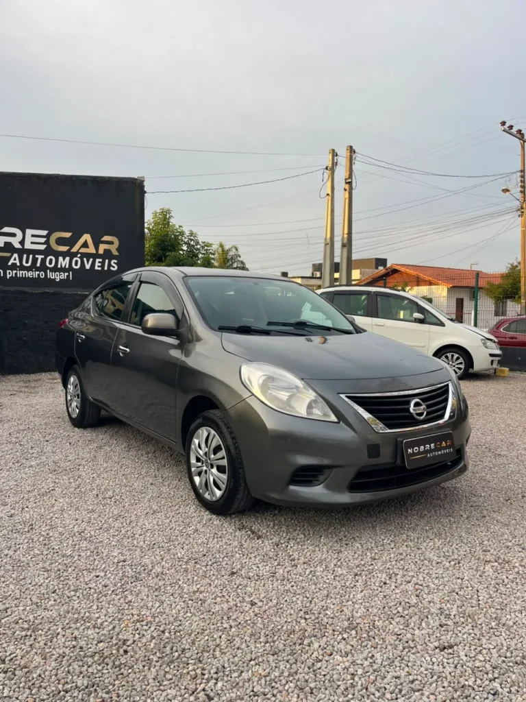 Nissan Versa SV 1.6 2013