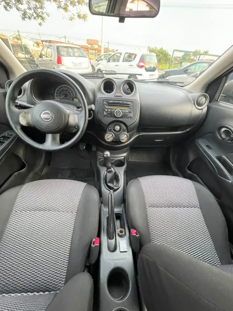 Nissan Versa SV 1.6 2013