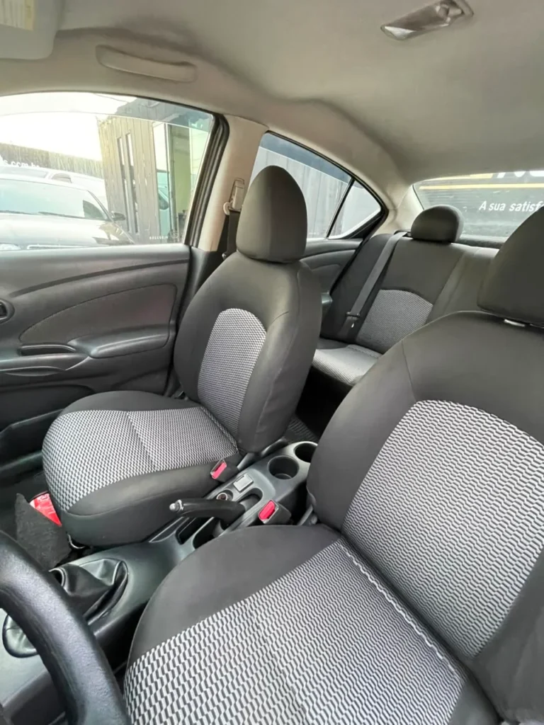 Nissan Versa SV 1.6 2013